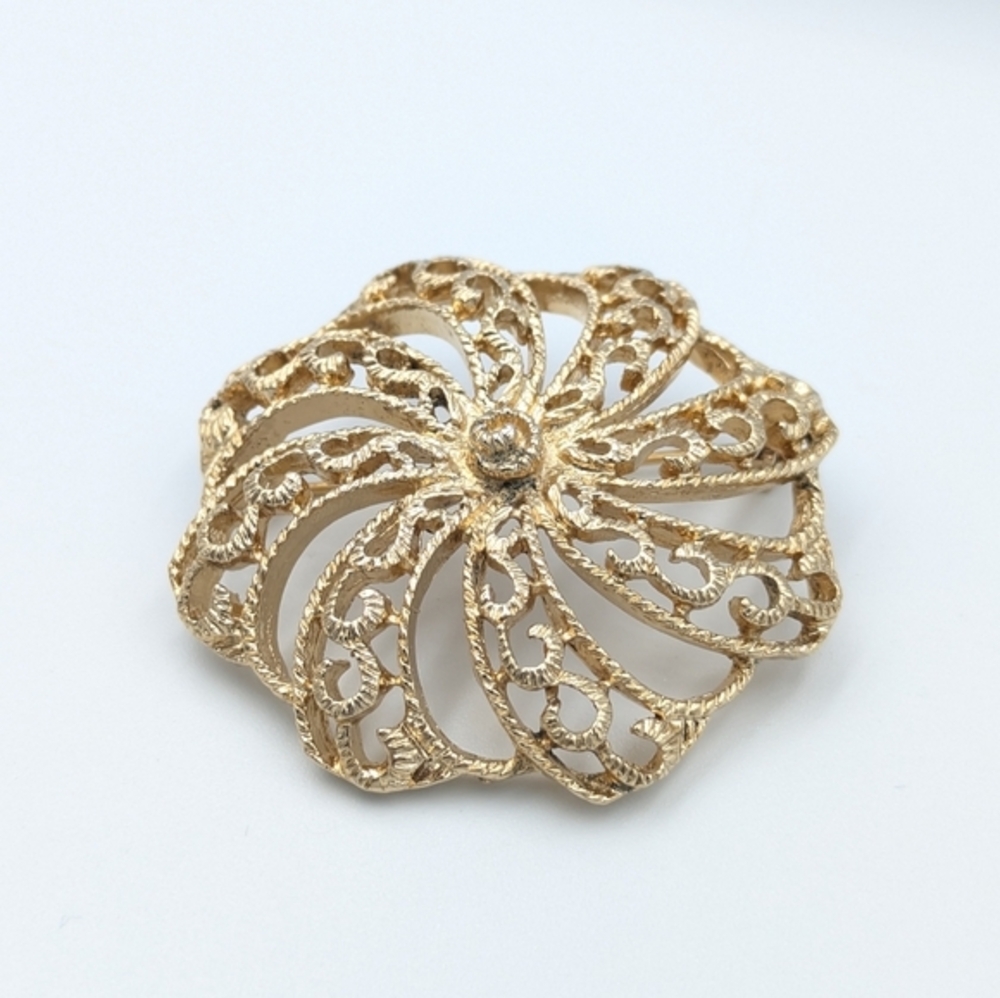 Vintage Sarah Coventry spiral round brooch pin